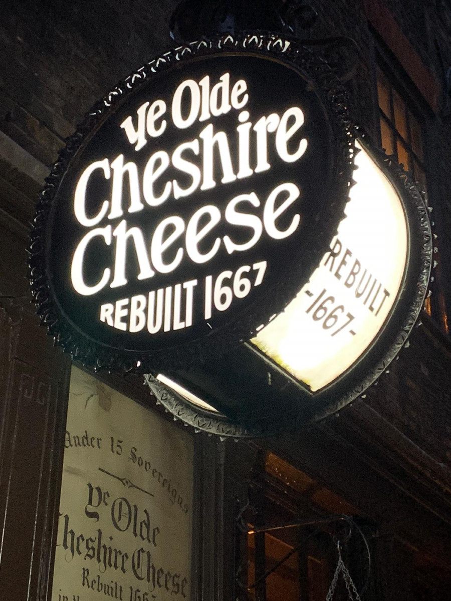 Ye Olde Cheshire Cheese, a 17th-century City tavern