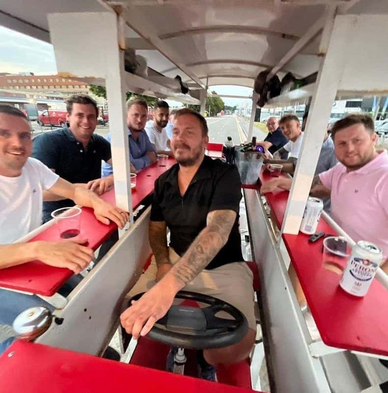 Cardiff: Beer Bike Tour with Drinks and Music
