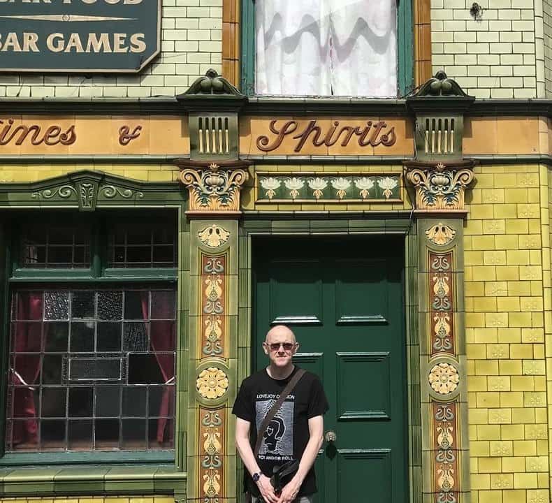 Manchester: Guided Walking Tour of Historic Pubs & City