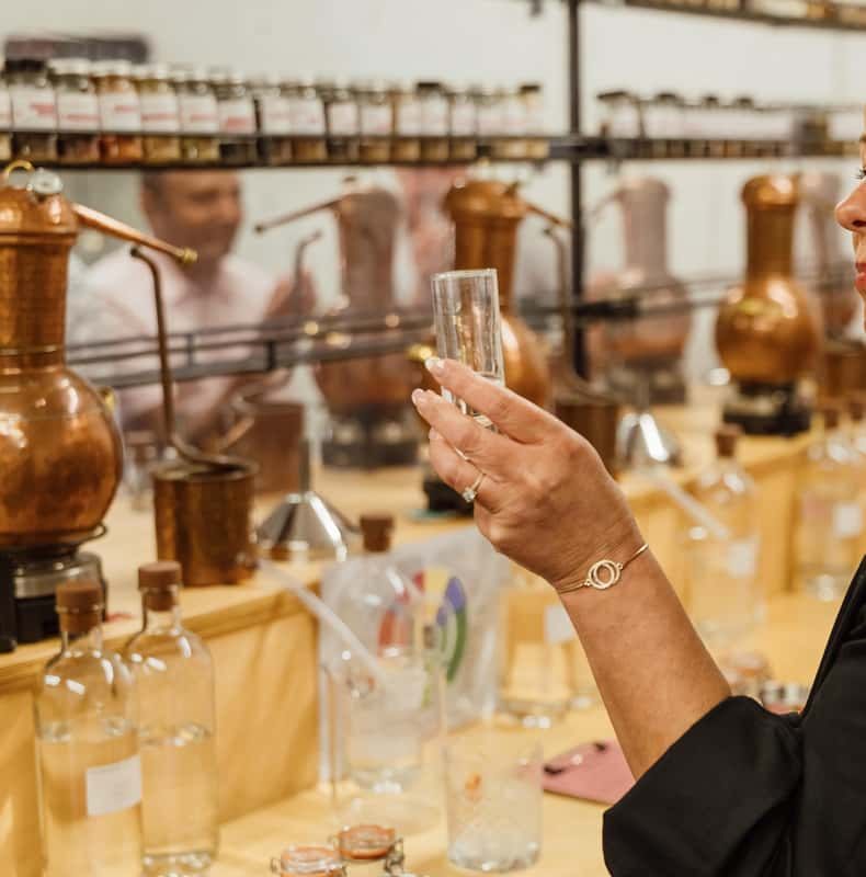 Sheffield: Gin Distillery Tasting Visit with Guided Tour